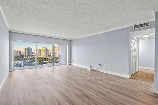$389,000 | 500 Bayview Drive, Unit 2023, Sunny Isles Beach, FL 33160
