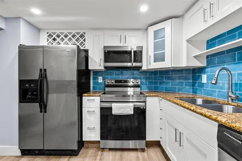 $389,000 | 500 Bayview Drive, Unit 2023, Sunny Isles Beach, FL 33160