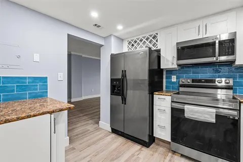 $389,000 | 500 Bayview Drive, Unit 2023, Sunny Isles Beach, FL 33160