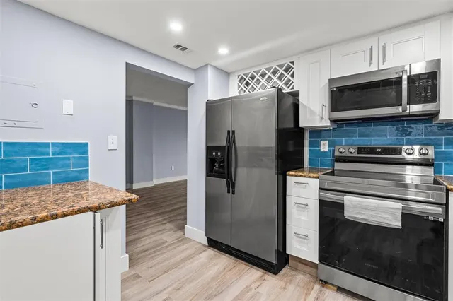 $389,000 | 500 Bayview Drive, Unit 2023, Sunny Isles Beach, FL 33160