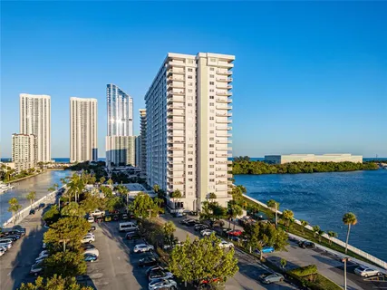 $389,000 | 500 Bayview Drive, Unit 2023, Sunny Isles Beach, FL 33160
