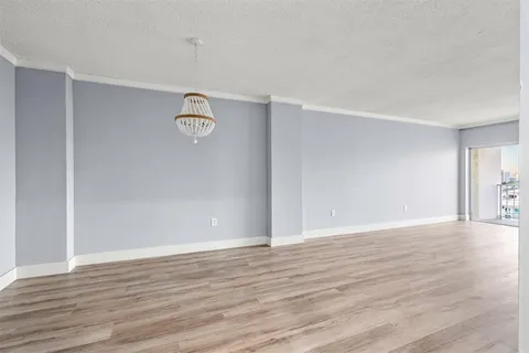 $389,000 | 500 Bayview Drive, Unit 2023, Sunny Isles Beach, FL 33160