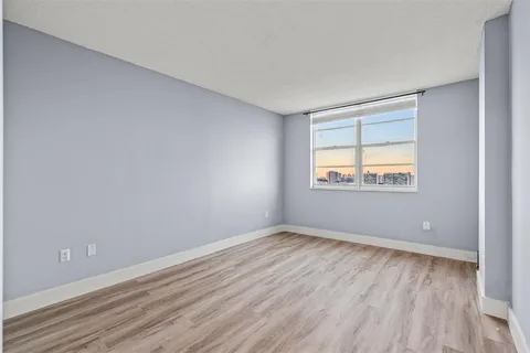 $389,000 | 500 Bayview Drive, Unit 2023, Sunny Isles Beach, FL 33160