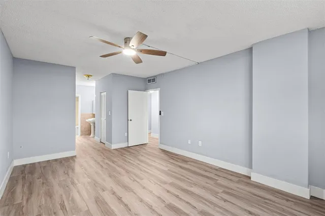 $389,000 | 500 Bayview Drive, Unit 2023, Sunny Isles Beach, FL 33160