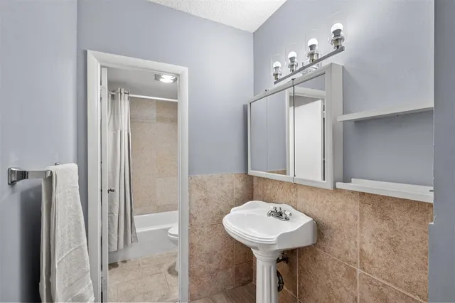 $389,000 | 500 Bayview Drive, Unit 2023, Sunny Isles Beach, FL 33160