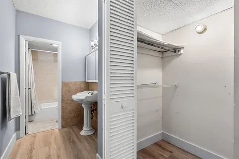 $389,000 | 500 Bayview Drive, Unit 2023, Sunny Isles Beach, FL 33160