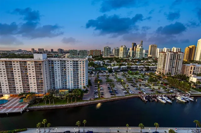 $389,000 | 500 Bayview Drive, Unit 2023, Sunny Isles Beach, FL 33160