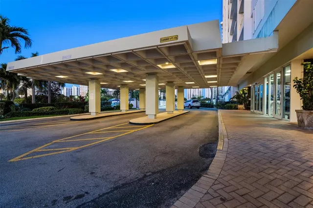 $389,000 | 500 Bayview Drive, Unit 2023, Sunny Isles Beach, FL 33160