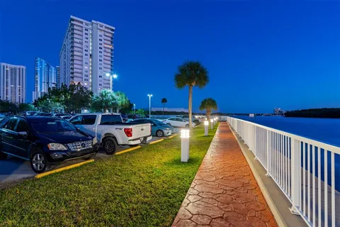 $389,000 | 500 Bayview Drive, Unit 2023, Sunny Isles Beach, FL 33160
