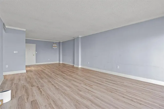 $389,000 | 500 Bayview Drive, Unit 2023, Sunny Isles Beach, FL 33160