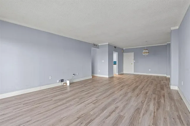 $389,000 | 500 Bayview Drive, Unit 2023, Sunny Isles Beach, FL 33160