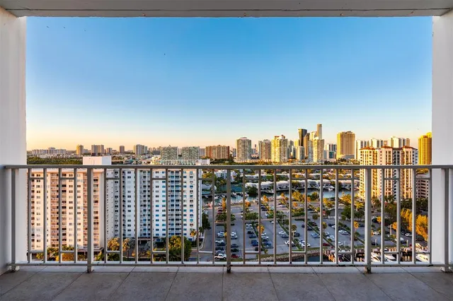 $389,000 | 500 Bayview Drive, Unit 2023, Sunny Isles Beach, FL 33160