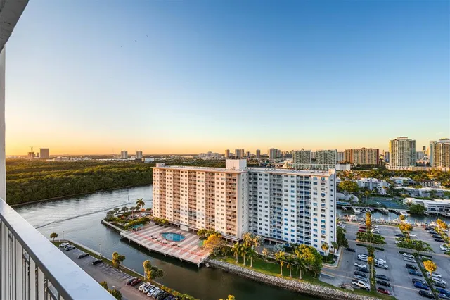 $389,000 | 500 Bayview Drive, Unit 2023, Sunny Isles Beach, FL 33160