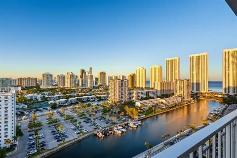 $389,000 | 500 Bayview Drive, Unit 2023, Sunny Isles Beach, FL 33160