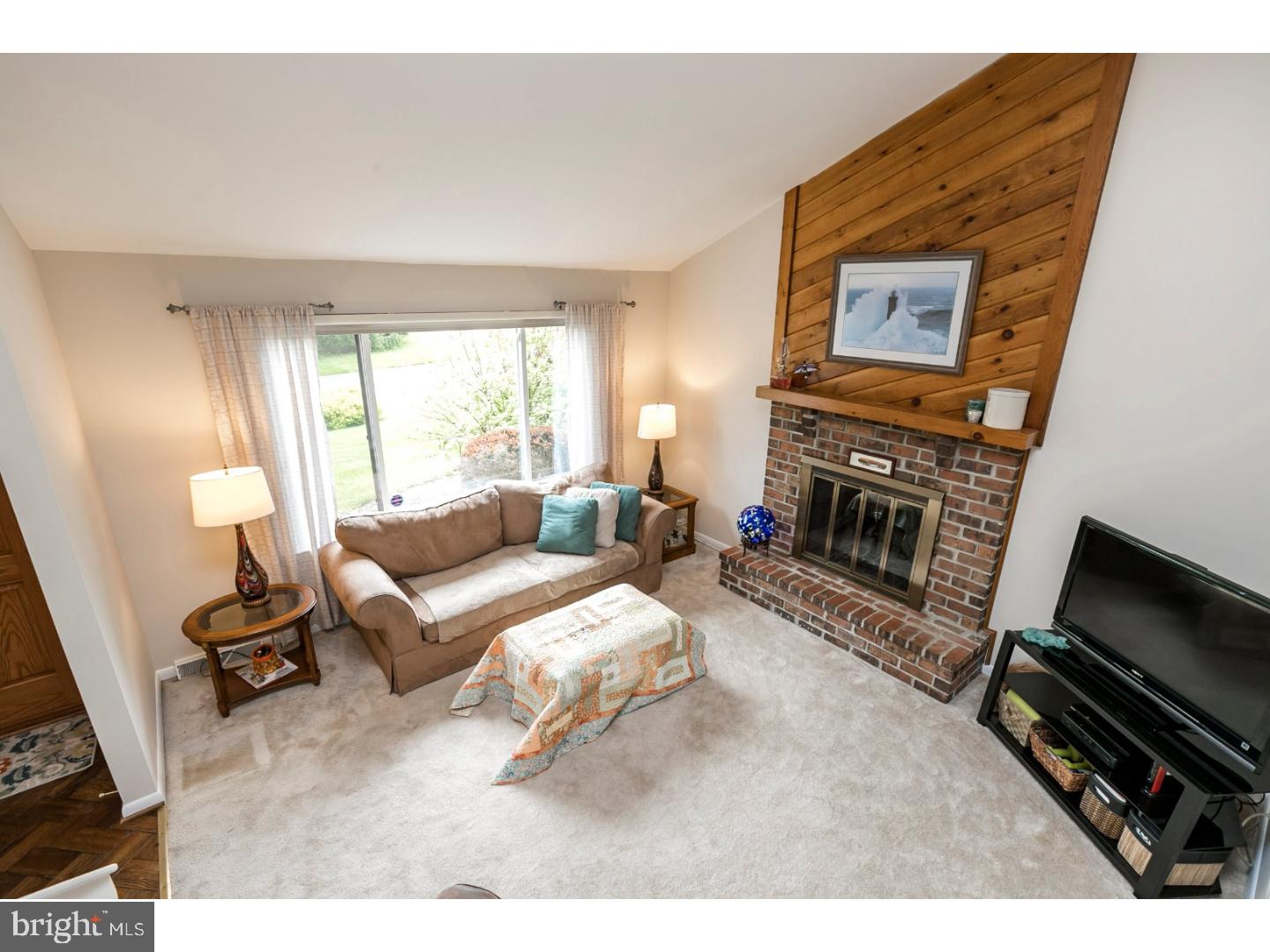 137 Merlin Road Phoenixville, PA 19460 - Photo 7 of 25 Living Room