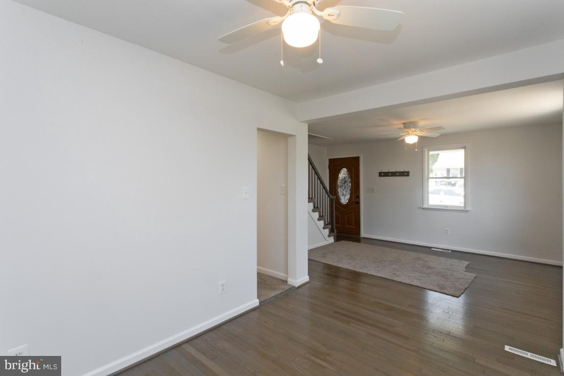 1706 Brookview Road Baltimore, MD 21222 - Photo 6 of 35 Living Room