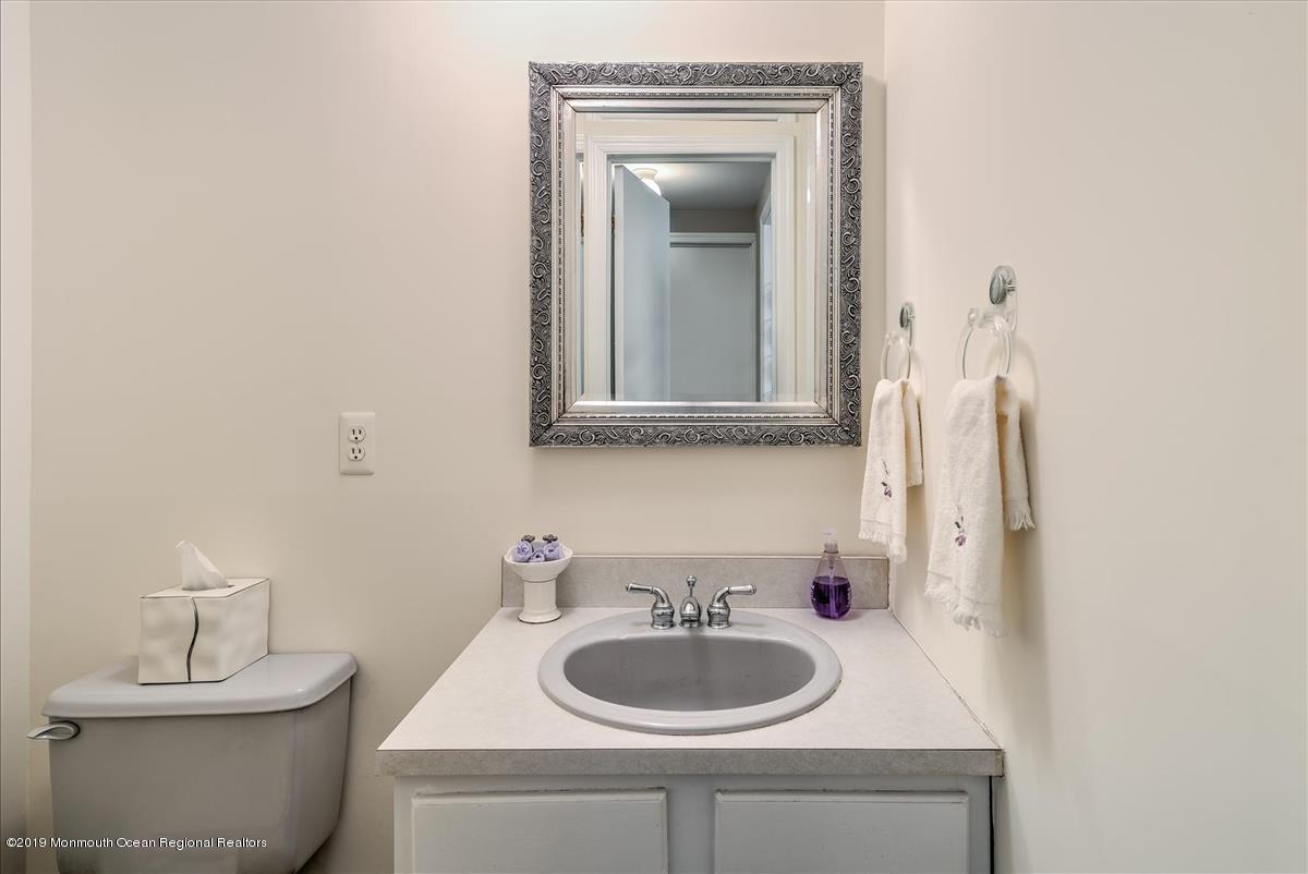 8 Regal Road Manalapan, NJ 07726 - Photo 14 of 24 14-POWDER_ROOM