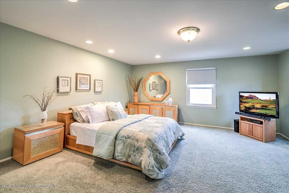 8 Regal Road Manalapan, NJ 07726 - Photo 15 of 24 15-MASTER_BEDROOM