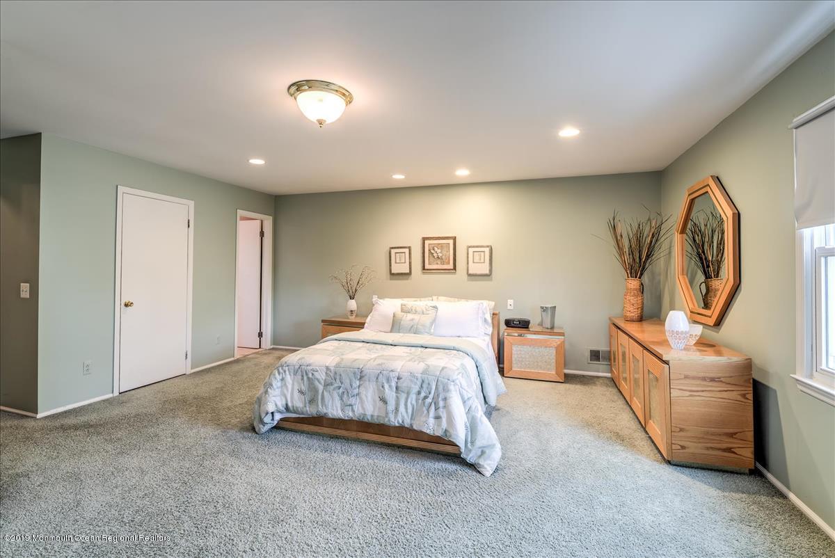8 Regal Road Manalapan, NJ 07726 - Photo 16 of 24 16-MASTER_BEDROOM(1)
