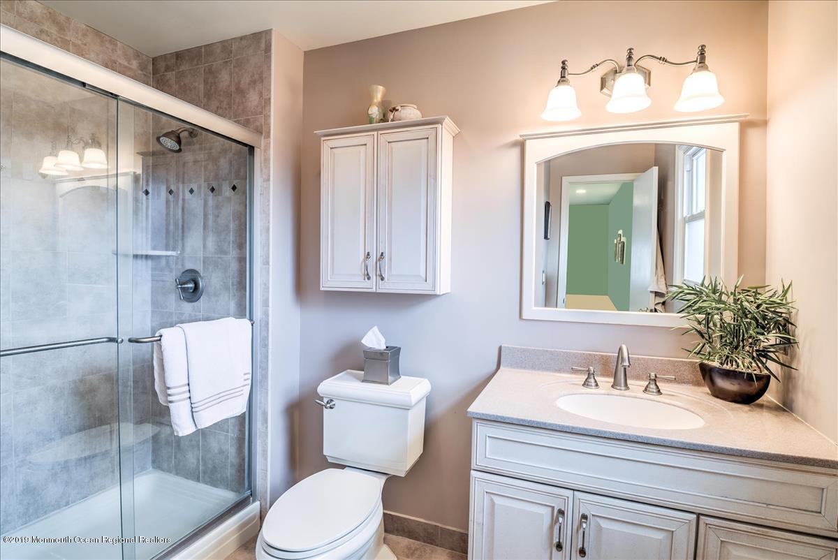 8 Regal Road Manalapan, NJ 07726 - Photo 17 of 24 17-MASTER_BATHROOM
