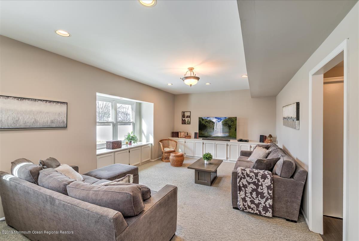 8 Regal Road Manalapan, NJ 07726 - Photo 4 of 24 04-DEN