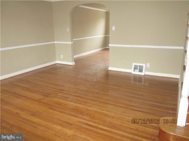7924 Temple Road Philadelphia, PA 19150 - Photo 2 of 24 Living Room