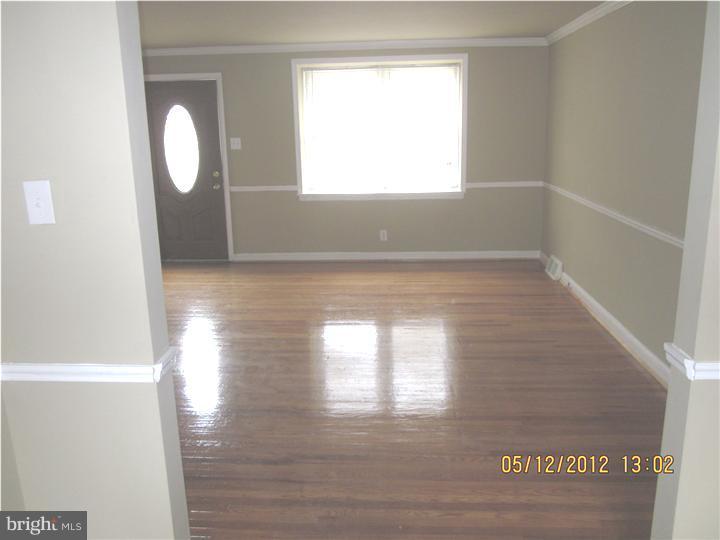 7924 Temple Road Philadelphia, PA 19150 - Photo 3 of 24 Living Room