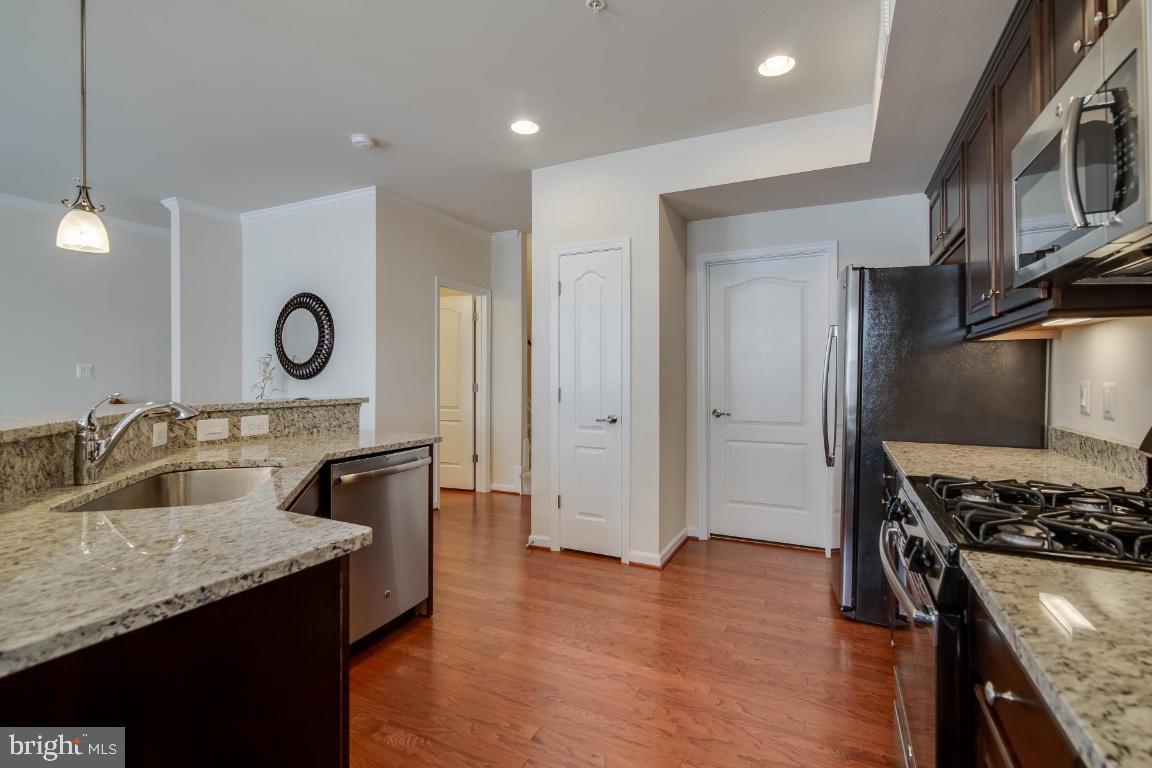 4706 Dane Ridge Circle Woodbridge, VA 22193 - Photo 3 of 30 Gallery Image 3