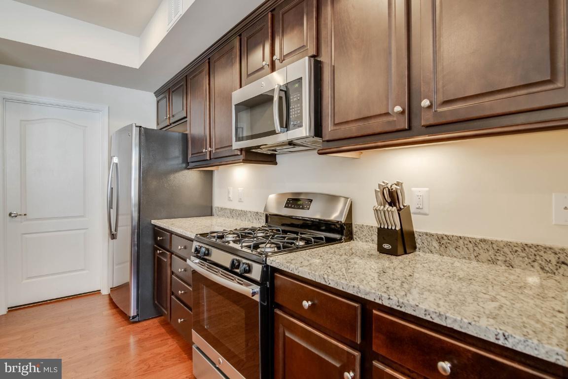 4706 Dane Ridge Circle Woodbridge, VA 22193 - Photo 4 of 30 Gallery Image 4