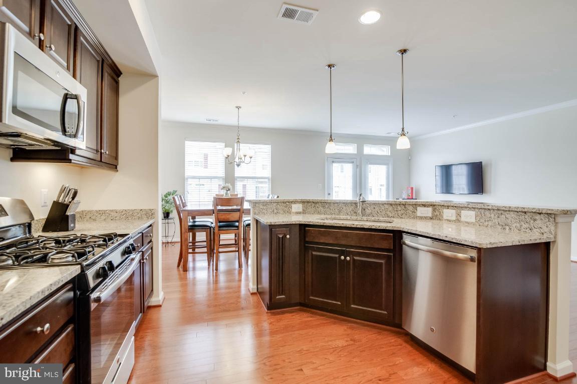 4706 Dane Ridge Circle Woodbridge, VA 22193 - Photo 5 of 30 Gallery Image 5
