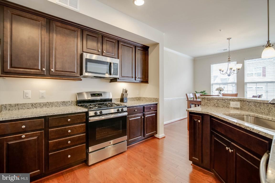 4706 Dane Ridge Circle Woodbridge, VA 22193 - Photo 7 of 30 Gallery Image 7