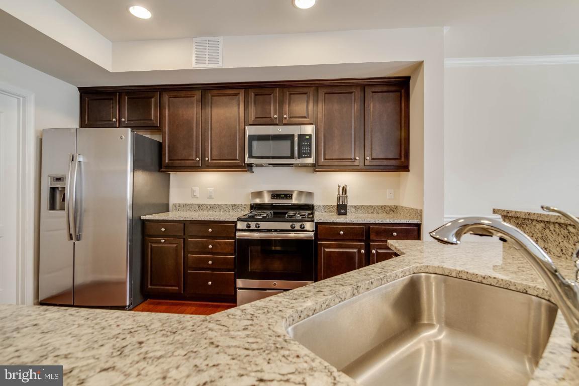 4706 Dane Ridge Circle Woodbridge, VA 22193 - Photo 8 of 30 Gallery Image 8
