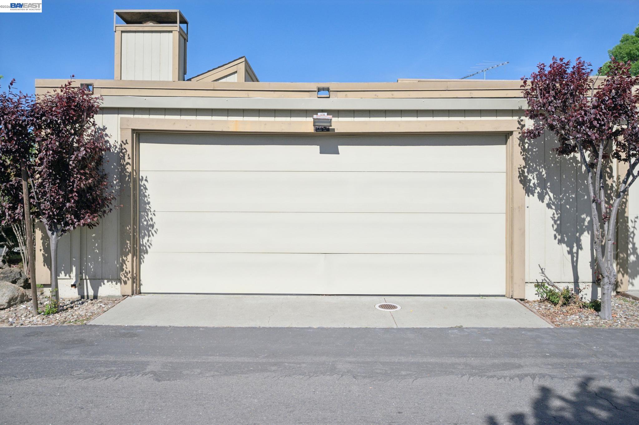 3201 Phoenix Lane Alameda, CA 94502 - Photo 40 of 58 a view of entryway