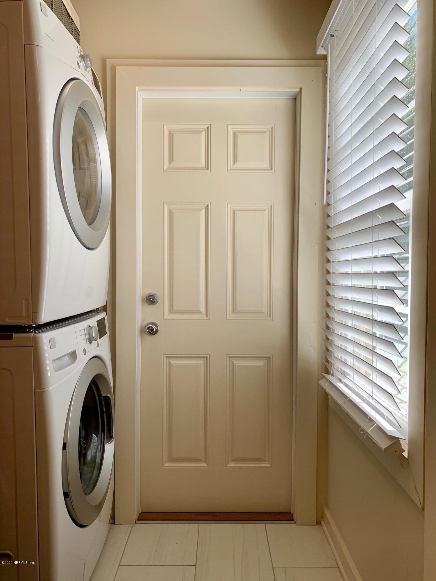 3556 Valencia Road Jacksonville, FL 32205 - Photo 28 of 32 Indoor laundry