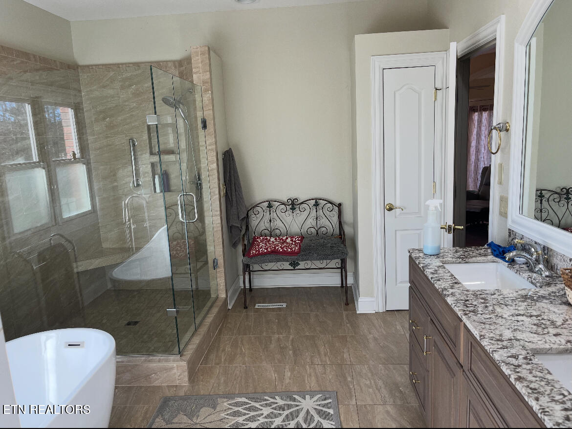 207 Drew Howard Road Crossville, TN 38571 - Photo 26 of 42 Master bath