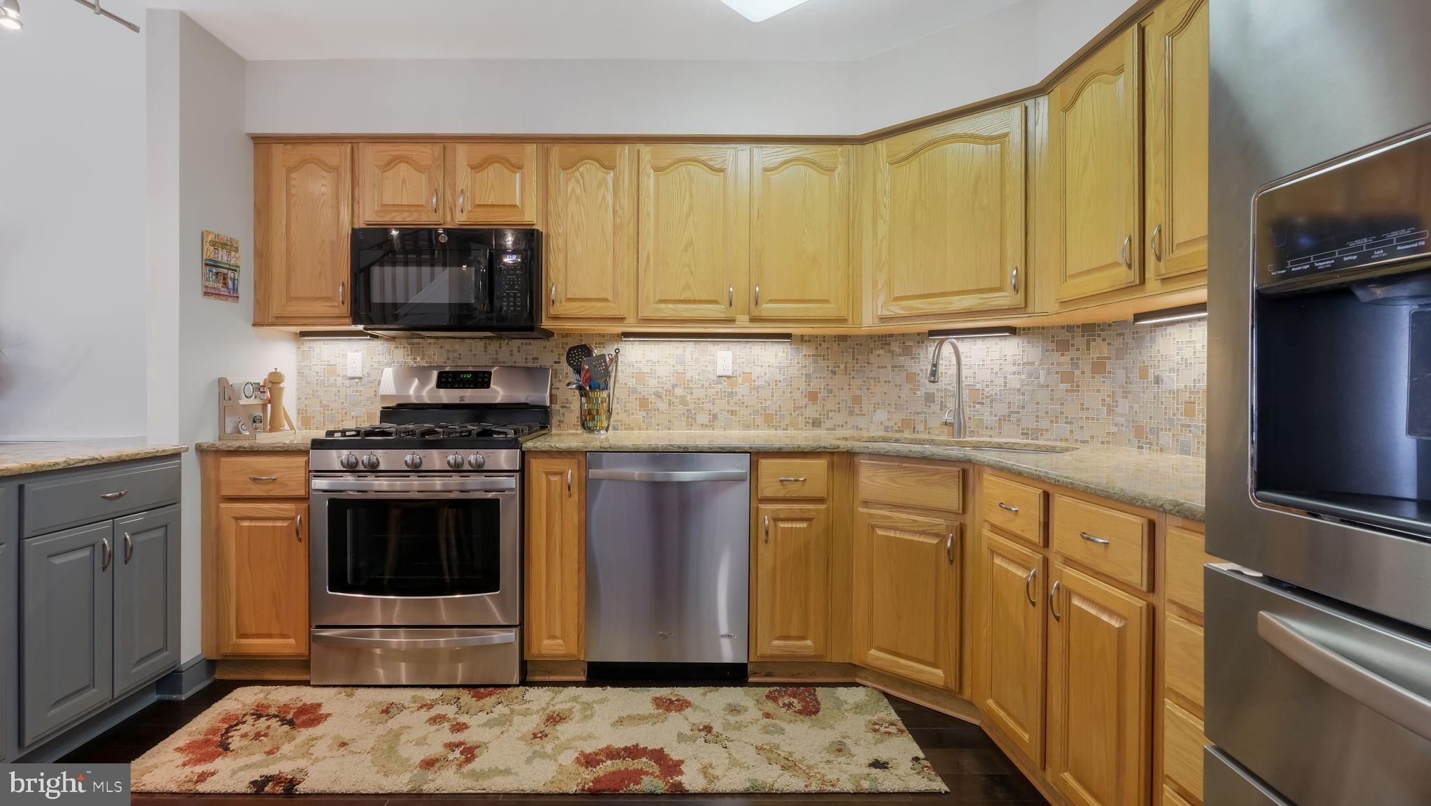163 Progress Drive Doylestown, PA 18901 - Photo 13 of 35 Warm and inviting kitchen with modern finishes.