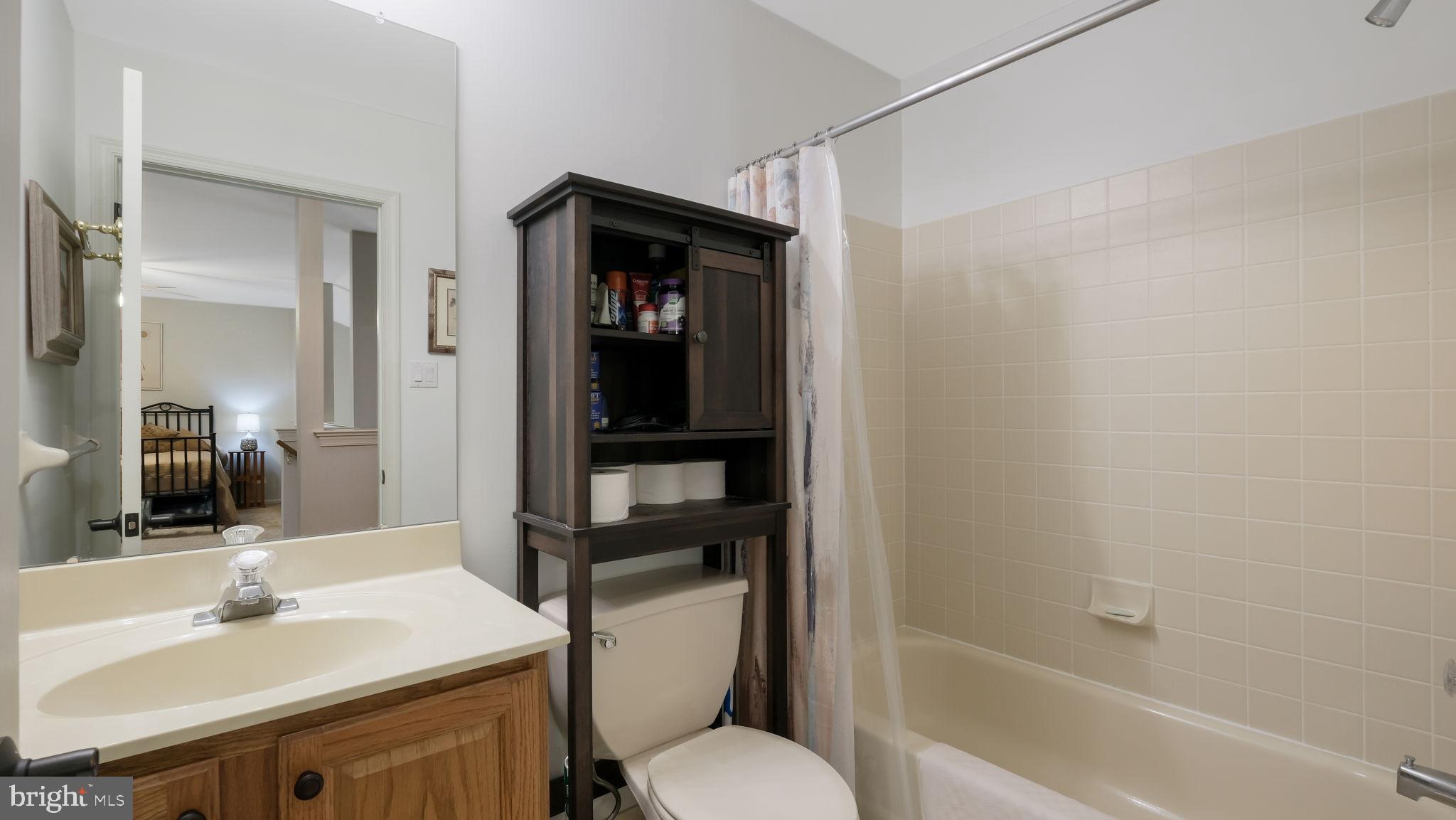 163 Progress Drive Doylestown, PA 18901 - Photo 32 of 35 Upper level full bathroom