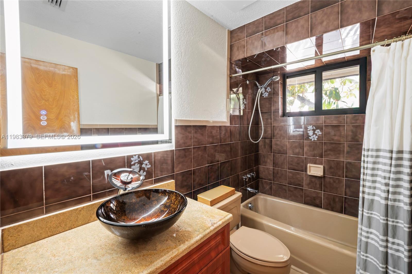 10320 Southwest 139th Street Miami, FL 33176 - Photo 19 of 100 a bathroom with a sink a toilet and bathtub