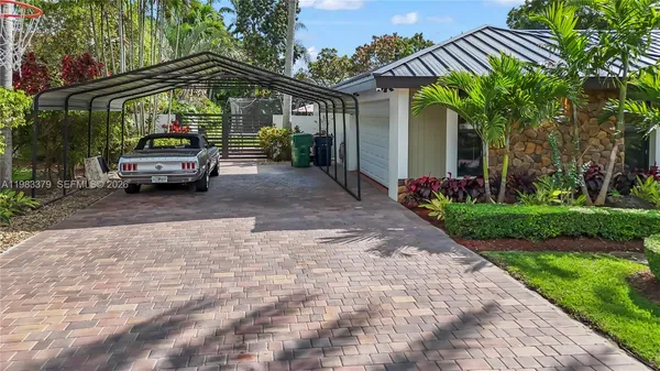 $1,895,000 | 10320 Southwest 139th Street, Miami, FL 33176