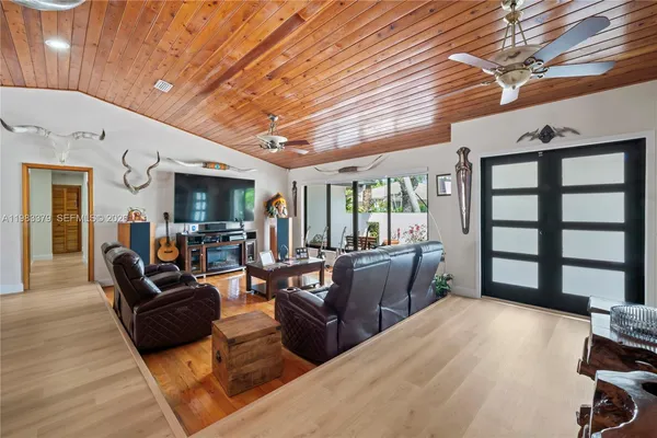 $1,895,000 | 10320 Southwest 139th Street, Miami, FL 33176