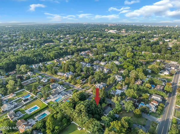 $2,600 | 32 Woodrow Street, Oakhurst, NJ 07755