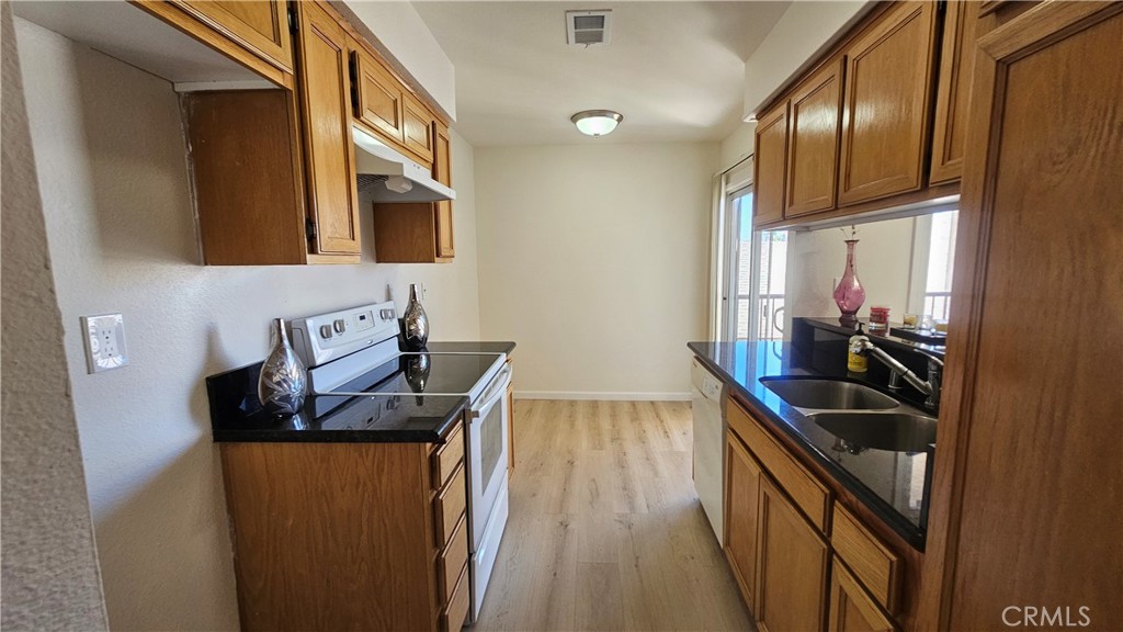 7641 Reseda Boulevard, Unit 122Z Reseda, CA 91335 - Photo 3 of 7