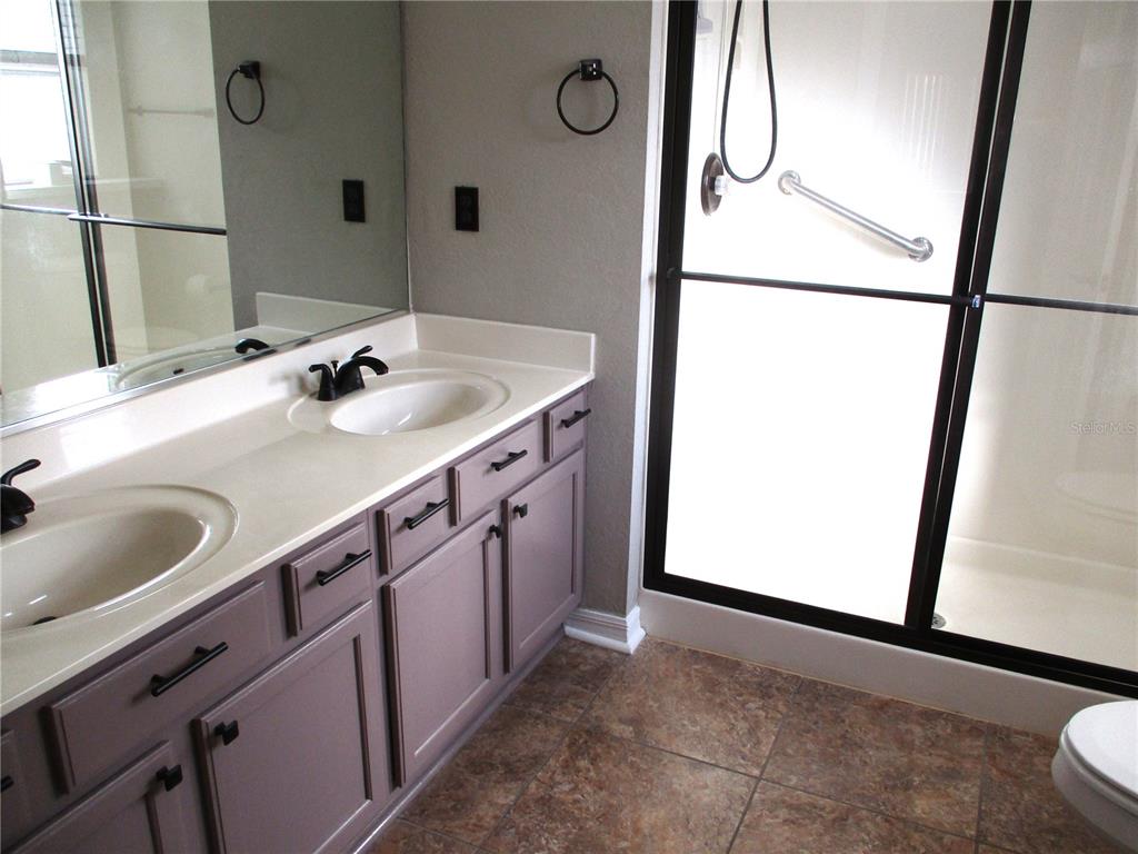 11536 Southwest 140th Loop Dunnellon, FL 34432 - Photo 22 of 75 a bathroom with a sink and a mirror