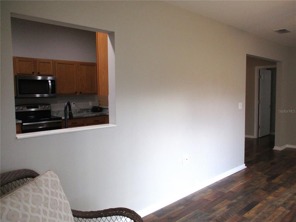 11536 Southwest 140th Loop Dunnellon, FL 34432 - Photo 32 of 75 a room with a mirror