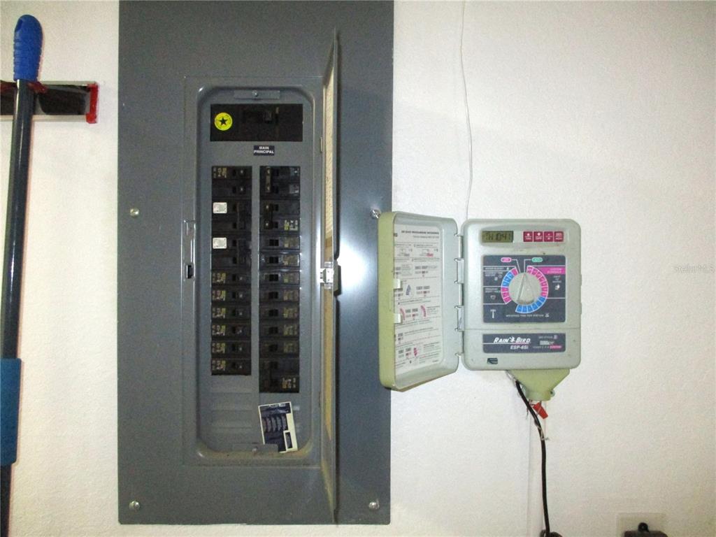 11536 Southwest 140th Loop Dunnellon, FL 34432 - Photo 44 of 75 a picture of a bathroom with a shower