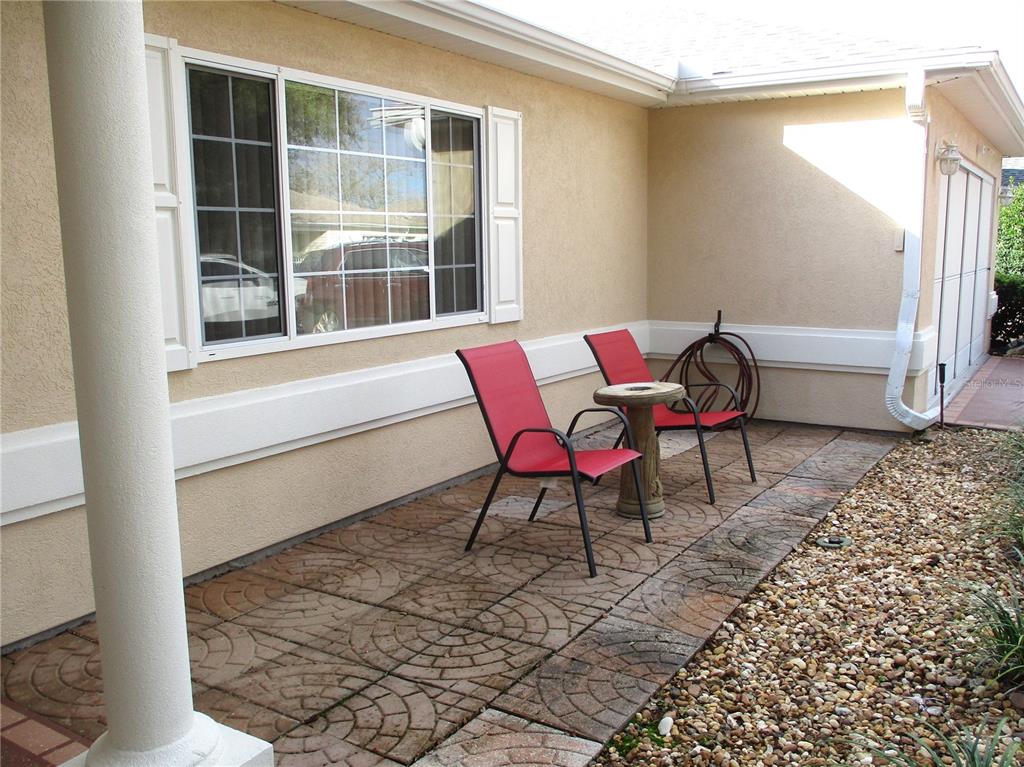 11536 Southwest 140th Loop Dunnellon, FL 34432 - Photo 46 of 75 a couple of chairs sitting in front of a window