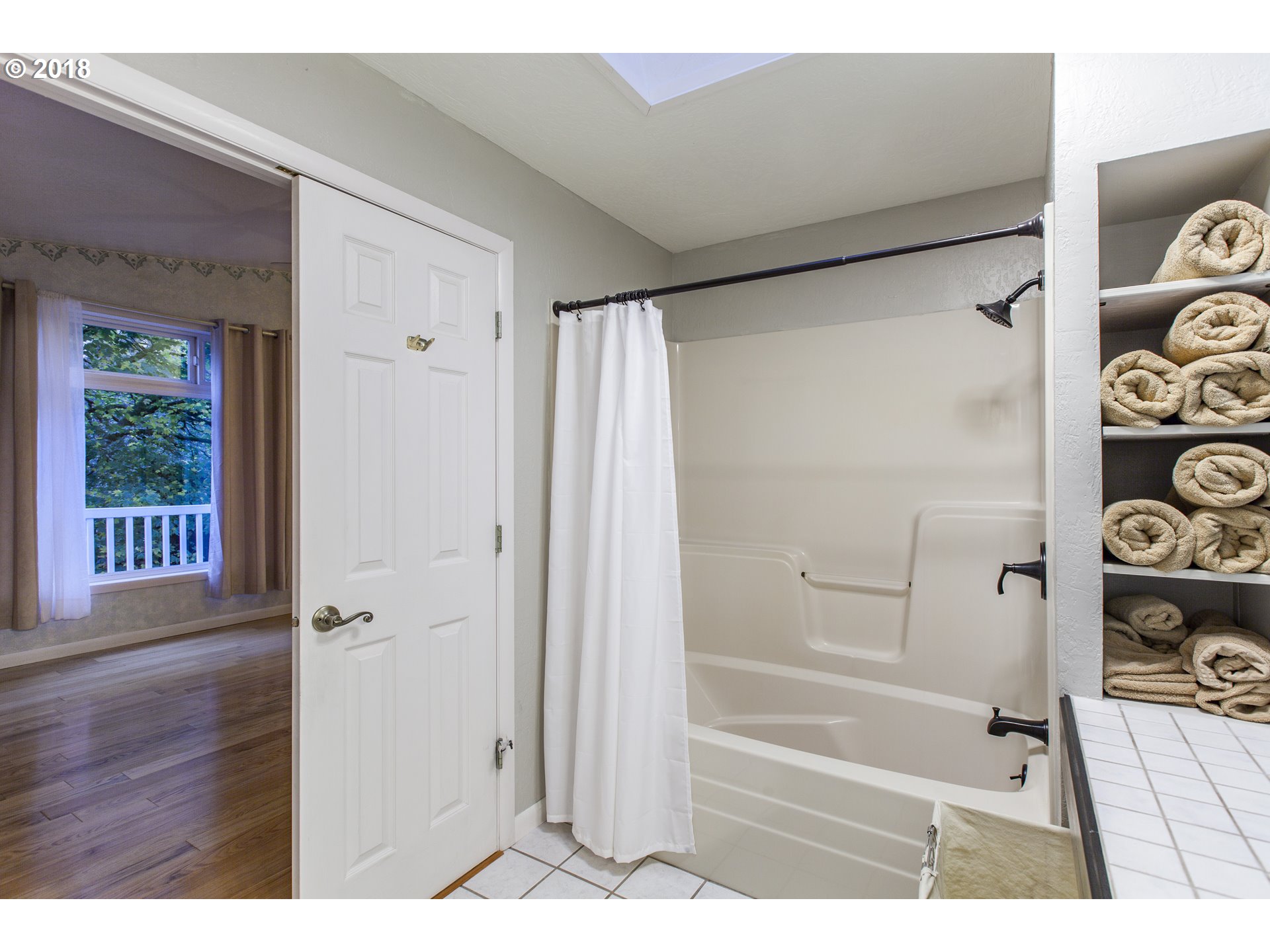 2483 Southeast Territorial Road Canby, OR 97013 - Photo 20 of 30 a bathroom with a bathtub and a shower