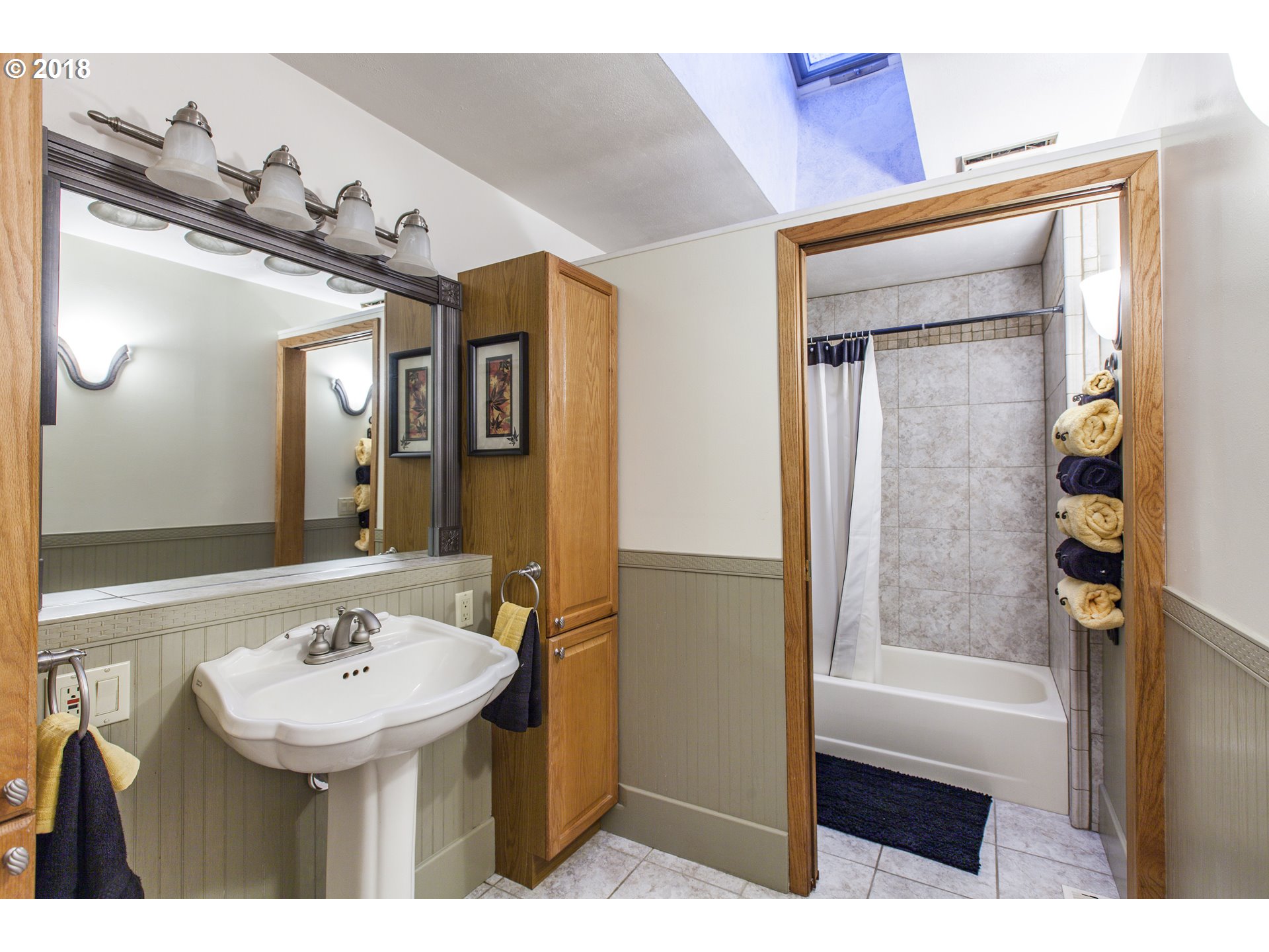 2483 Southeast Territorial Road Canby, OR 97013 - Photo 22 of 30 a bathroom with a sink a mirror and a bathtub