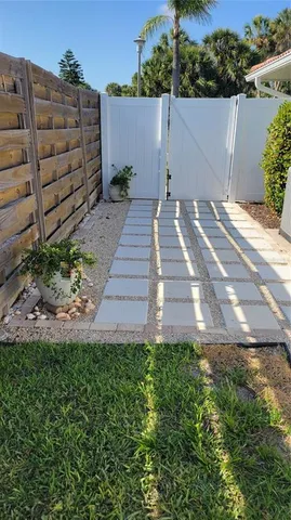 $4,500 | 2942 Tuckerstown Drive, Sarasota, FL 34231