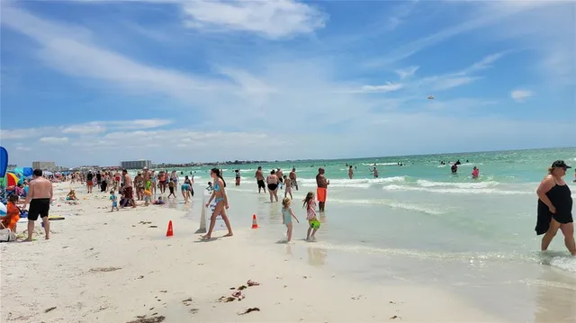 $4,500 | 2942 Tuckerstown Drive, Sarasota, FL 34231